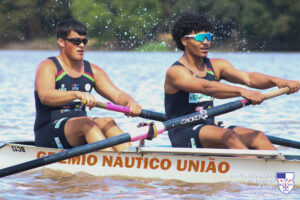 Atletas do Remar para o Futuro competindo no Campeonato Gaúcho de Remo 2025